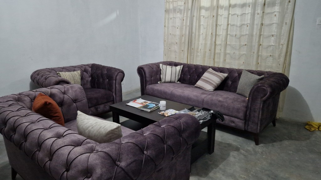 Unser neues Zuhause – oder von explodierenden Glühbirnen, Spinnen und einem gemütlichen&nbsp;Sofa